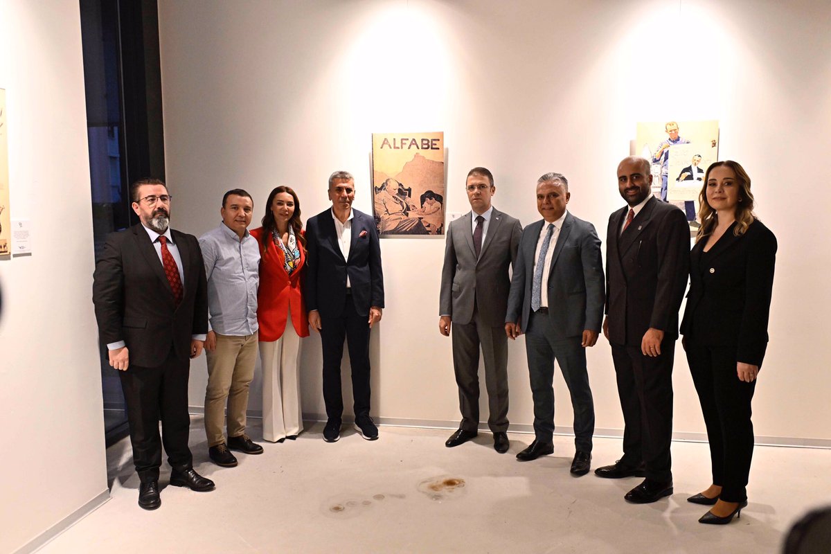 Av_umituysal's tweet photo. Akdeniz Reklamcılar Derneği iş birliğiyle Türkan Şoray Kültür Merkezi’mizde düzenlediğimiz "Cumhuriyeti Afişleyen Adam" İhap Hulusi Görey Afiş Sergisi'nin açılışını Vali Yardımcımız Yalçın Sezgin ve Muratpaşa Kaymakamımız Orhan Burhan ile gerçekleştirdik. Ülkemizin ilk grafik sanatçısı İhap Hulusi Görey'in Cumhuriyet tarihimizi gözler önüne seren afişlerini yer aldığı sergiyi 10 Kasım tarihine kadar ziyaret edebilirsiniz.