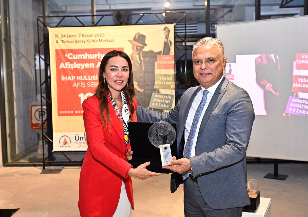 Akdeniz Reklamcılar Derneği iş birliğiyle Türkan Şoray Kültür Merkezi’mizde düzenlediğimiz "Cumhuriyeti Afişleyen Adam" İhap Hulusi Görey Afiş Sergisi'nin açılışını Vali Yardımcımız Yalçın Sezgin ve Muratpaşa Kaymakamımız Orhan Burhan ile gerçekleştirdik. Ülkemizin ilk grafik