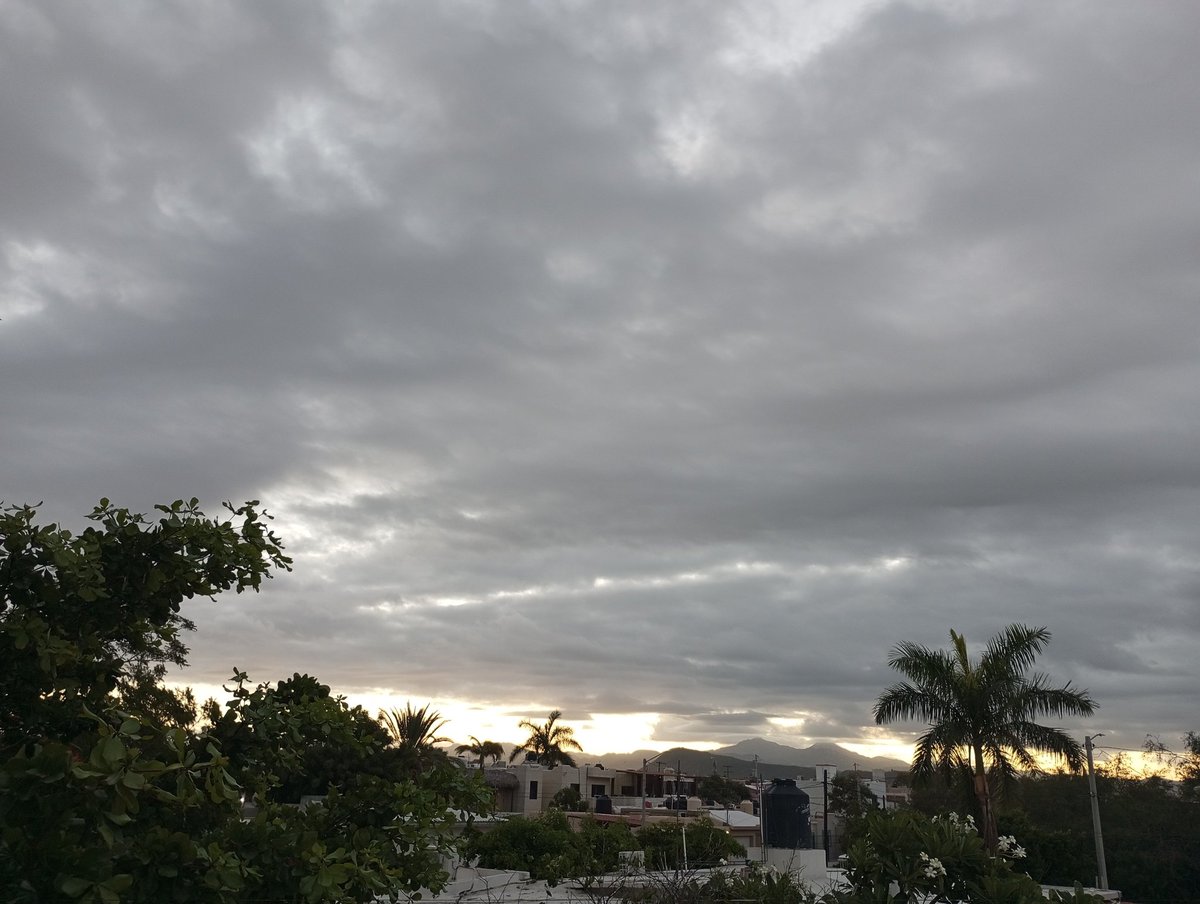 Cloudy /overcast morning in La Paz. mastodon.online/@LaPazBCS/1112…