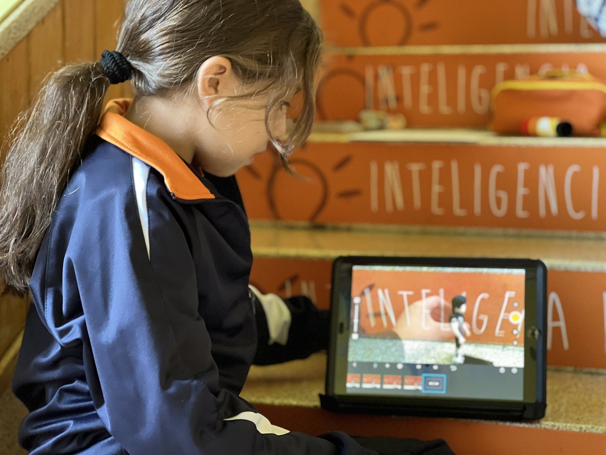 nazaretoporto's tweet photo. 🎥 #CreativityInAction! Our 5th-grade students are bringing their ideas to life in an exciting  #StopMotion project. 🎬🌟 Every frame, every movement, is a masterpiece in itself.
These young filmmakers are showcasing their ingenuity and skills while unleashing their imagination https://t.co/dAcWze7HMk