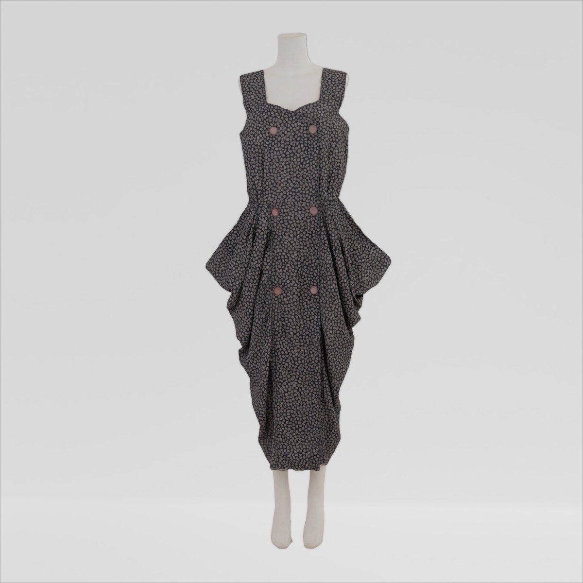 ANNE MARIE BERETTA “Sleeveless Dress”

designer: Anne-Marie Beretta
label: ANNE MARIE BERETTA PARIS
year: Spring/Summer 1984

Anne-Marie Beretta, a designer who led Parisian fashion in the 1980s and proposed everyday wear for intellectual women. Her focus on unconventional