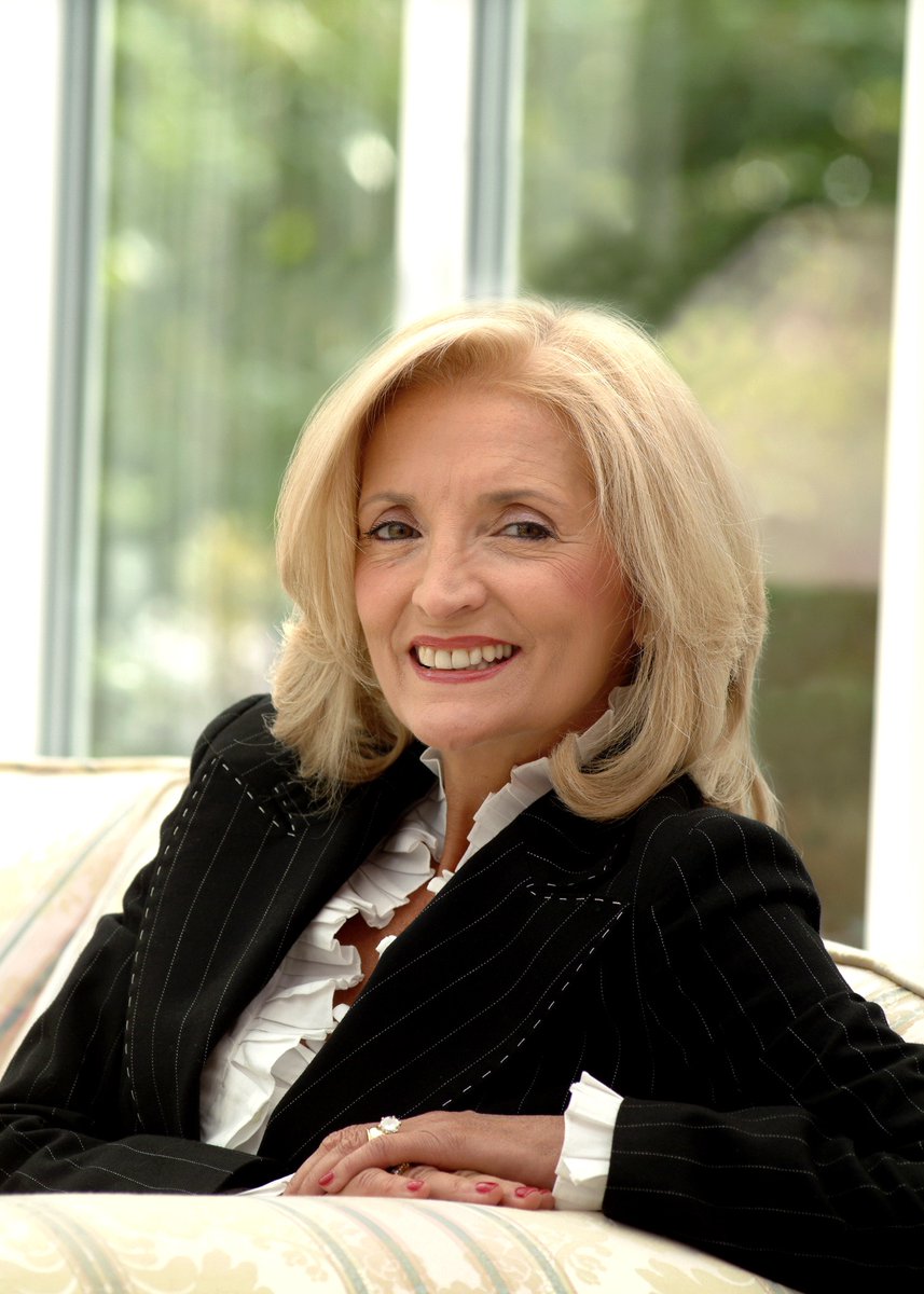 The Lord-Lieutenant @DianeHawkinsDL thanks retiring Deputy Lieutenant, <a href="/edith_conn/">Dr Edith Conn OBE DL JP</a> for her dedication to the communities of Greater Manchester and the North West and 22 exemplary years of service as a DL. Thank you also from everyone at the GMLO. manchesterlieutenancy.org/retiring-deput…