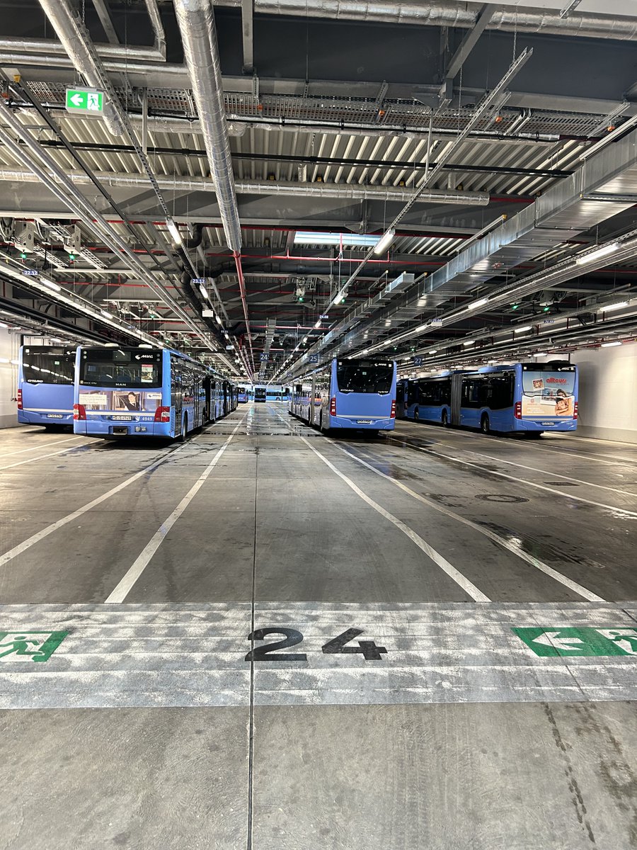Bitkom_Energy (@bitkom_energy) on Twitter photo Letzte Woche hat sich der AK #SmartGrids bei den <a href="/SWM_Muenchen/">Stadtwerke München</a> getroffen, um über die intelligente #Energieversorgung in der #Logistik zu sprechen. Anschließend gab es eine Tour durch den E-Busbetriebshof. 
Ein paar Eindrücke findet ihr hier 👇 Letzte Woche hat sich der AK #SmartGrids bei den <a href="/SWM_Muenchen/">Stadtwerke München</a> getroffen, um über die intelligente #Energieversorgung in der #Logistik zu sprechen. Anschließend gab es eine Tour durch den E-Busbetriebshof. 
Ein paar Eindrücke findet ihr hier 👇