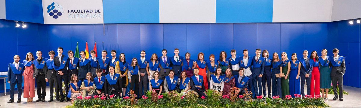 El pasado viernes fue nuestra graduación, en la que tuve la oportunidad de pronunciar el discurso de Matemáticas y ponerle palabras a todo lo que hemos vivido en estos cuatro años.
Cuatro años duros pero preciosos . Gracias a mis compañeras y compañeros, sois geniales.