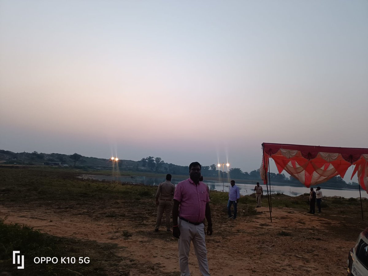 guruaayush_044's tweet photo. अपने मूल कार्य के साथ-साथ अन्य कार्यो में  अपनी सहभागिता निभाते हुए राजस्व लेखपाल @myogioffice @Lekhpal_Rbj_Son @UPGovt @PMOIndia @Up_lekhpal @aajtak @ZeeNews @ChiefSecyUP https://t.co/gJEKCYmZwF