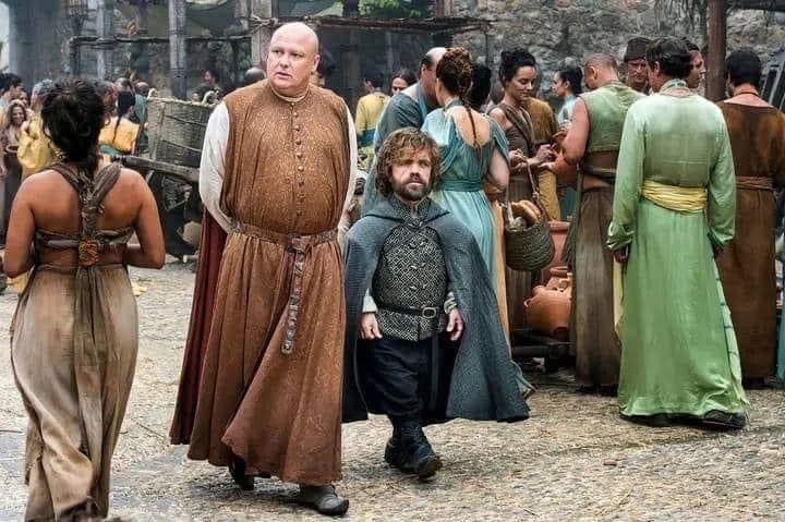 Game of Thrones S02 E03 🔥❤

  Кинон дунд өрнөдөг гайхамшигтай харилцан яриануудын нэг нь

  Лорд Варис: Эрх мэдэлтэй байх гэж ер нь их адармаатай ойлголт шүү... Та тааварт дуртай юу, эзэнтээн??

  Тирион: Яасан? Надаар юу таалгах гээв?

  Варис: Нэг өрөөнд гурван агуу эрхэм