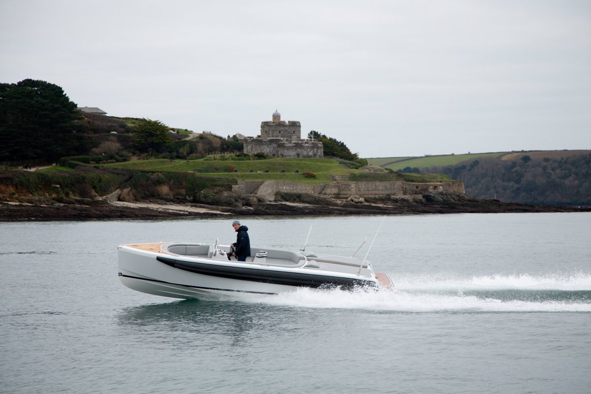 Cockwells's tweet photo. Completing our quartet of tenders for megayacht, Renaissance is the semi-production Air-Sport 7.0.
This epic tender combines the practical attributes of a RIB with all the flair and luxury of an open limousine.
#Cockwells #AirSport #TenderTuesday #SuperyachtTender https://t.co/wbEd2QIhcB