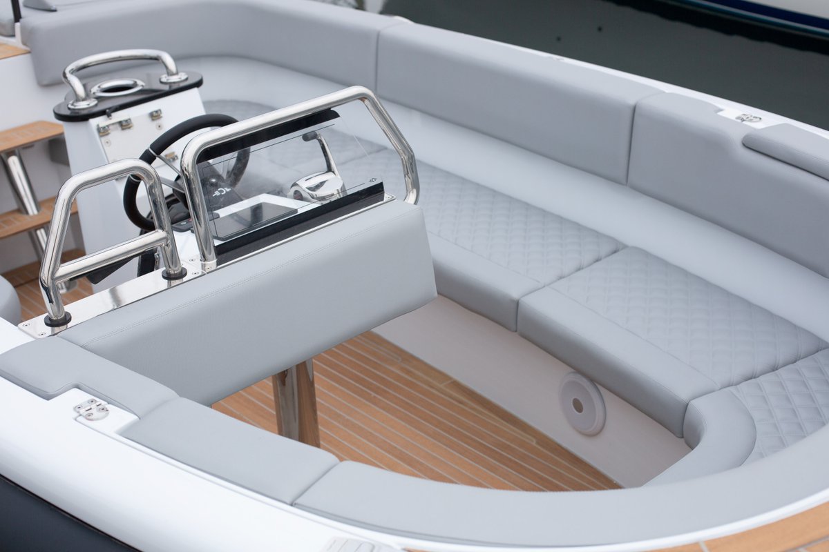 Cockwells's tweet photo. Completing our quartet of tenders for megayacht, Renaissance is the semi-production Air-Sport 7.0.
This epic tender combines the practical attributes of a RIB with all the flair and luxury of an open limousine.
#Cockwells #AirSport #TenderTuesday #SuperyachtTender https://t.co/wbEd2QIhcB