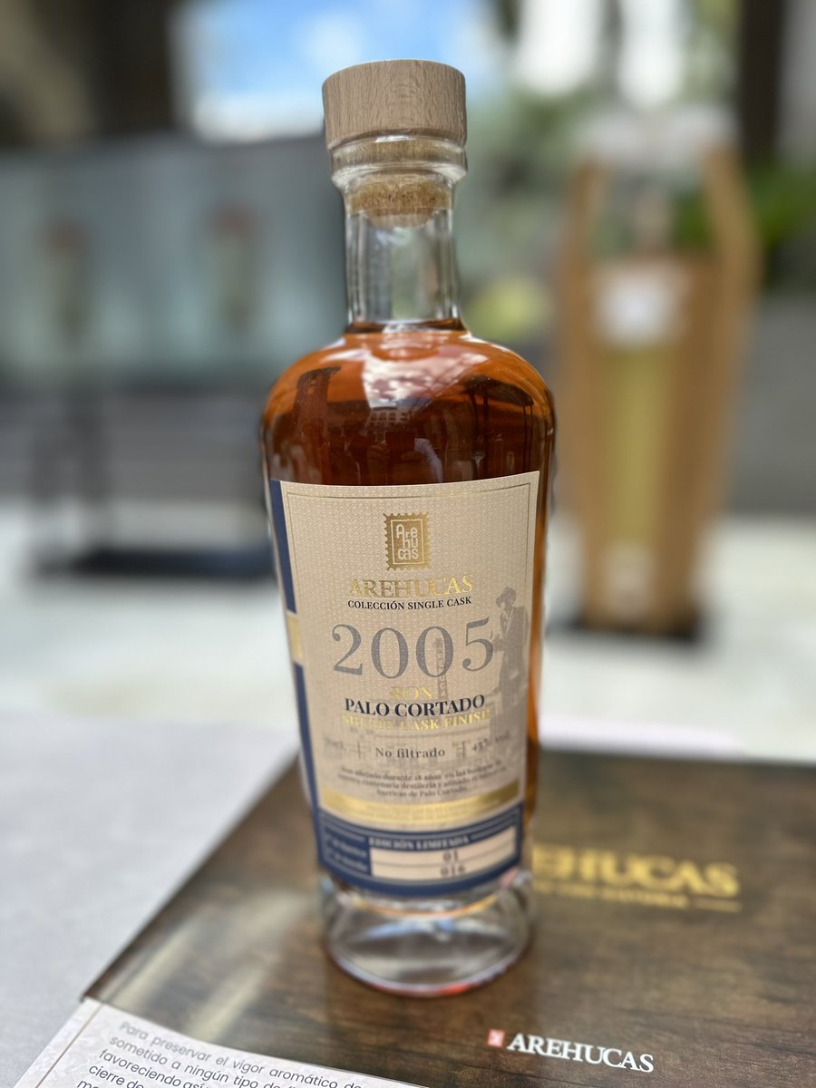 AlfonsoJLT's tweet photo. 🔝 El “Arehucas Single Cask 2005 Palo Cortado Finish” ha sido afinado durante 15 meses en barricas de Palo Cortado, que aportan una profundidad de sabor y  única compleja al ron, conviertiendola en una #experiencia de degustación verdaderamente excepcional. https://t.co/2Kz5yqImtD