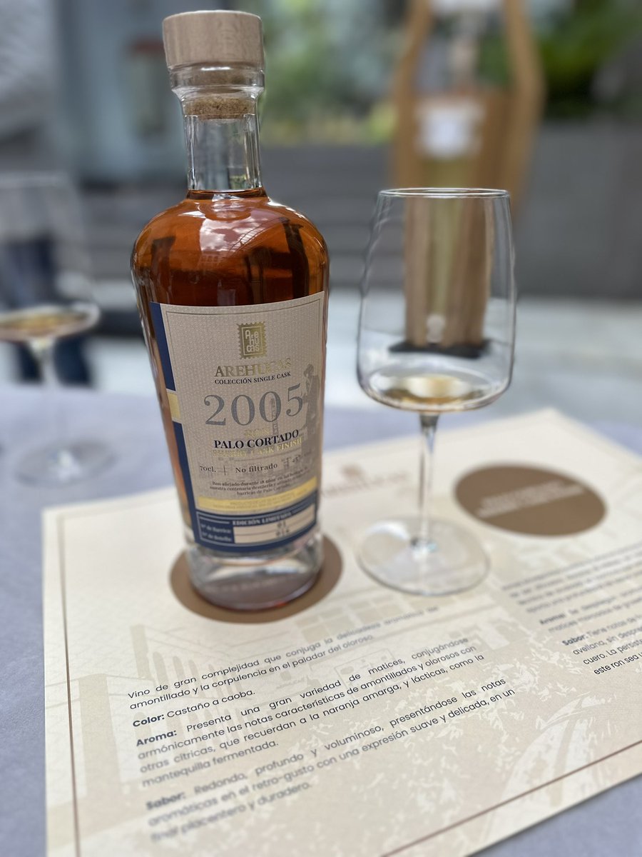 AlfonsoJLT's tweet photo. 👃 Para preservar el vigor aromático de este ron, no se somete a ningún tipo de filtrado y, además, se embotella a una graduación de 45°. https://t.co/ogCZOXzhCJ