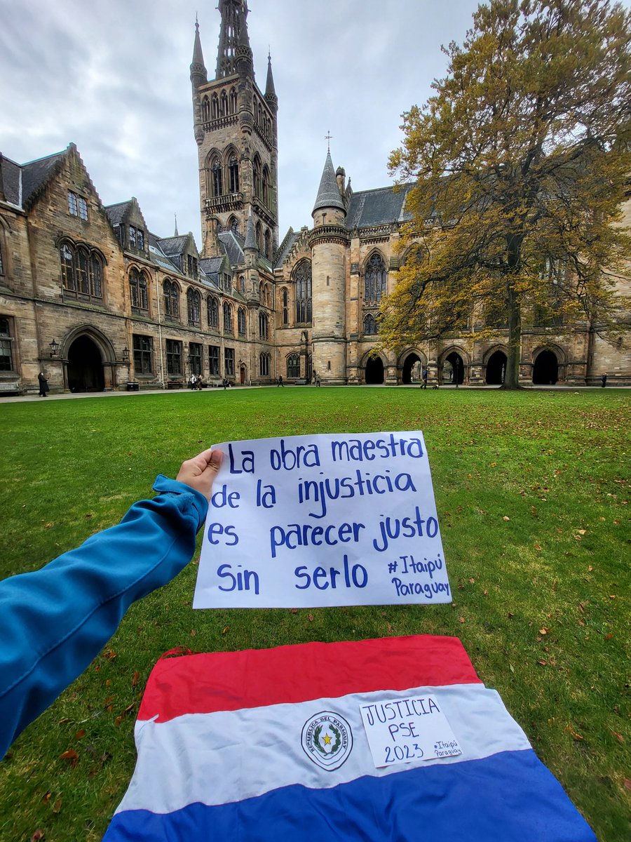 Terminé mi maestría el mes pasado en Escocia. Se supone que ahora debo volver a Paraguay a reinsertarme laboralmente. No puedo dejar de preguntarme ¿para qué? ¿Para que pisoteen mis méritos como hicieron con los 187 desvinculados de Itaipú? #justiciapse2023 <a href="/SantiPenap/">Santiago Peña</a>