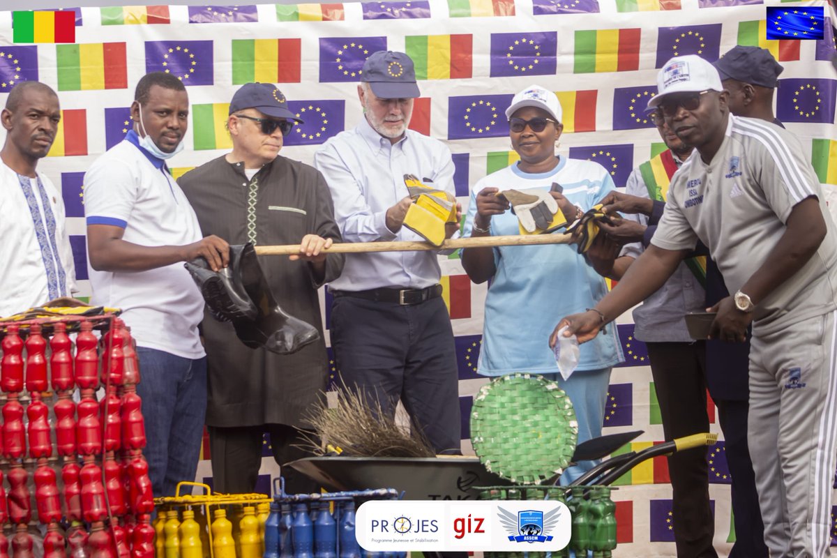 MaliProjes's tweet photo. C’était pour nous un réel plaisir de prendre part à la grande finale du ‘’Tournoi de l’Amitié’’ tenue le Dimanche, 22 Octobre 2023 au Centre Olympique de Lafiabougou / Bamako en présence de plusieurs personnalités @matd_mali @UEauMali  @MaliProjes @giz_gmbh @AfricaTrustFund https://t.co/bOTUNejYBP