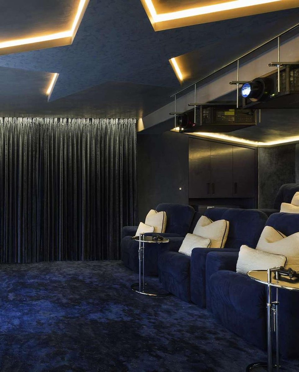 kmpfurniture's tweet photo. this contemporary design basked in blue luxurious tones.
#moderndesign #luxuryinteriors #decorinspiration #modernhome #contenporaryfurniture #miamiinteriordesign #coralgablesliving #biscaynebay #openlayout https://t.co/0Fnq1TD1RH