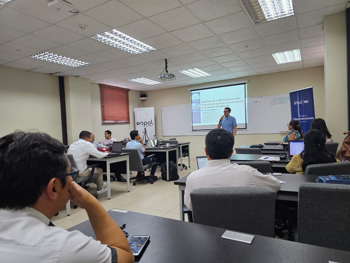 📢ATENCIóN l FIEC fue sede del encuentro de docentes y coordinadores de Telecomunicaciones de 9 universidades. Ellos debatieron los desafíos electrónicos en las telecomunicaciones. 💡⌛️✍️

¡Mira cómo fue la cita!