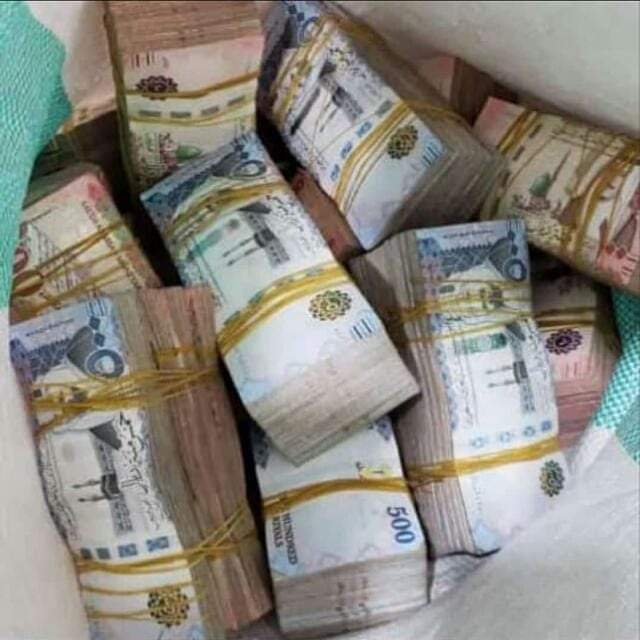 لقد تمت الأشاره اليك الان 
أنت المقصود

أقسم لك ستبكي خلال ساعات من شدة الفرح بأذن الله.. أكتب يارب.
أختار رقم الظرف ، ولك فيها جائزه  👏🏻😍:
١-✉️     ٢-✉️     ٣-✉️         ٤-✉️

٥-✉️     ٦-✉️     ٧-✉️        ٨-✉️

٩-✉️     ١٠-✉️    ١١-✉️     ١٢-✉️

أكتب كلمة (تم )