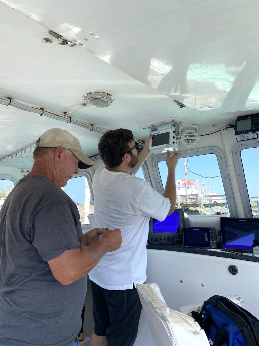WHOISeaGrant's tweet photo. 🦞 Thought technology was a land-based endeavor? Think again. Scientists are deploying sensors in #lobster traps to collect data. More in a new storymap from National @SeaGrant American Lobster Initiative 👉 https://t.co/wHnUUUBOa8 @GOMLF #SeaGrantLobster #sciencetwitter https://t.co/LQsWGUGg6y