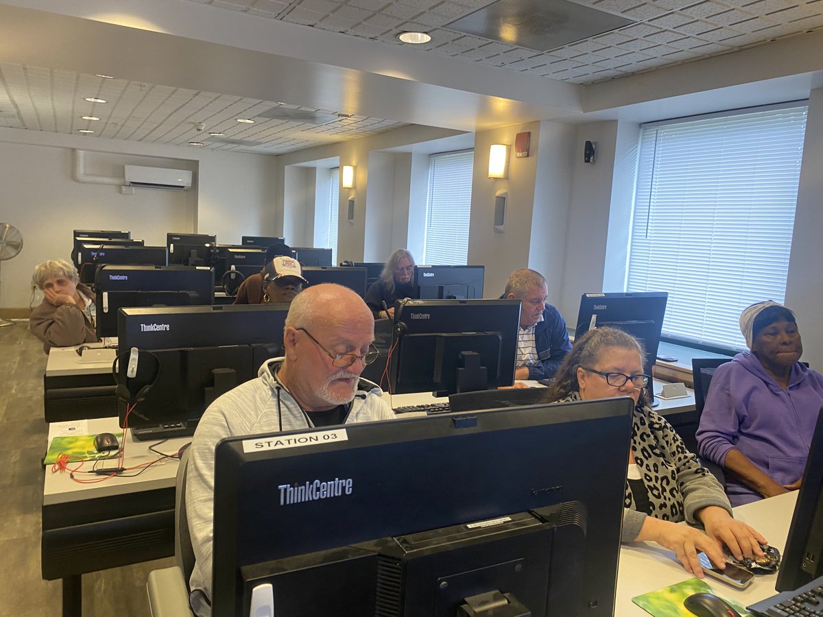 LifePathNY's tweet image. 🎉 Westview Homes residents are celebrating their graduation from Attain Lab&apos;s digital literacy program, marking their hard-earned success! 🎓💻 They excelled in their final exams and proudly received their coveted Acer laptops. 🙌 #DigitalLiteracyChamps #TechMasters&quot;