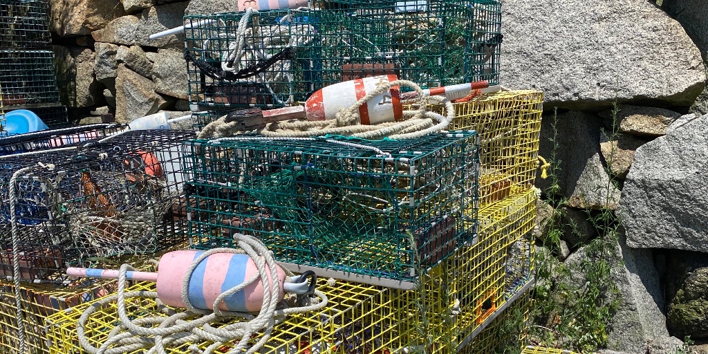 WHOISeaGrant's tweet photo. 🦞 Thought technology was a land-based endeavor? Think again. Scientists are deploying sensors in #lobster traps to collect data. More in a new storymap from National @SeaGrant American Lobster Initiative 👉 https://t.co/wHnUUUBOa8 @GOMLF #SeaGrantLobster #sciencetwitter https://t.co/LQsWGUGg6y