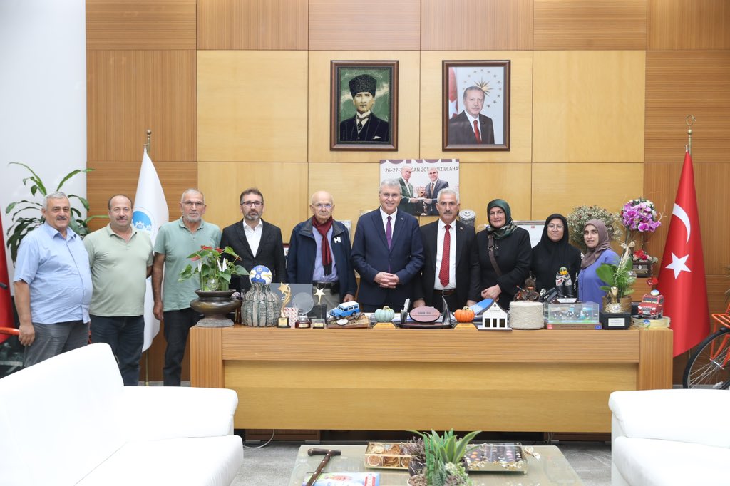 ekremyuce's tweet photo. Çaybaşı Fuadiye Muhtarımız Sn. Ayhan İnan’ı, hemşehrimiz Sn. Nahit Serbes’i ve Çaybaşı sakinlerini ağırladık.

Kıymetli hemşehrilerime nazik ziyaretlerinden ötürü teşekkür ediyorum. https://t.co/oEDnkDlxDL