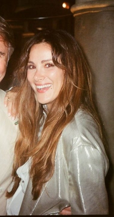 COMO ELA PODE SER REAL COMO?????