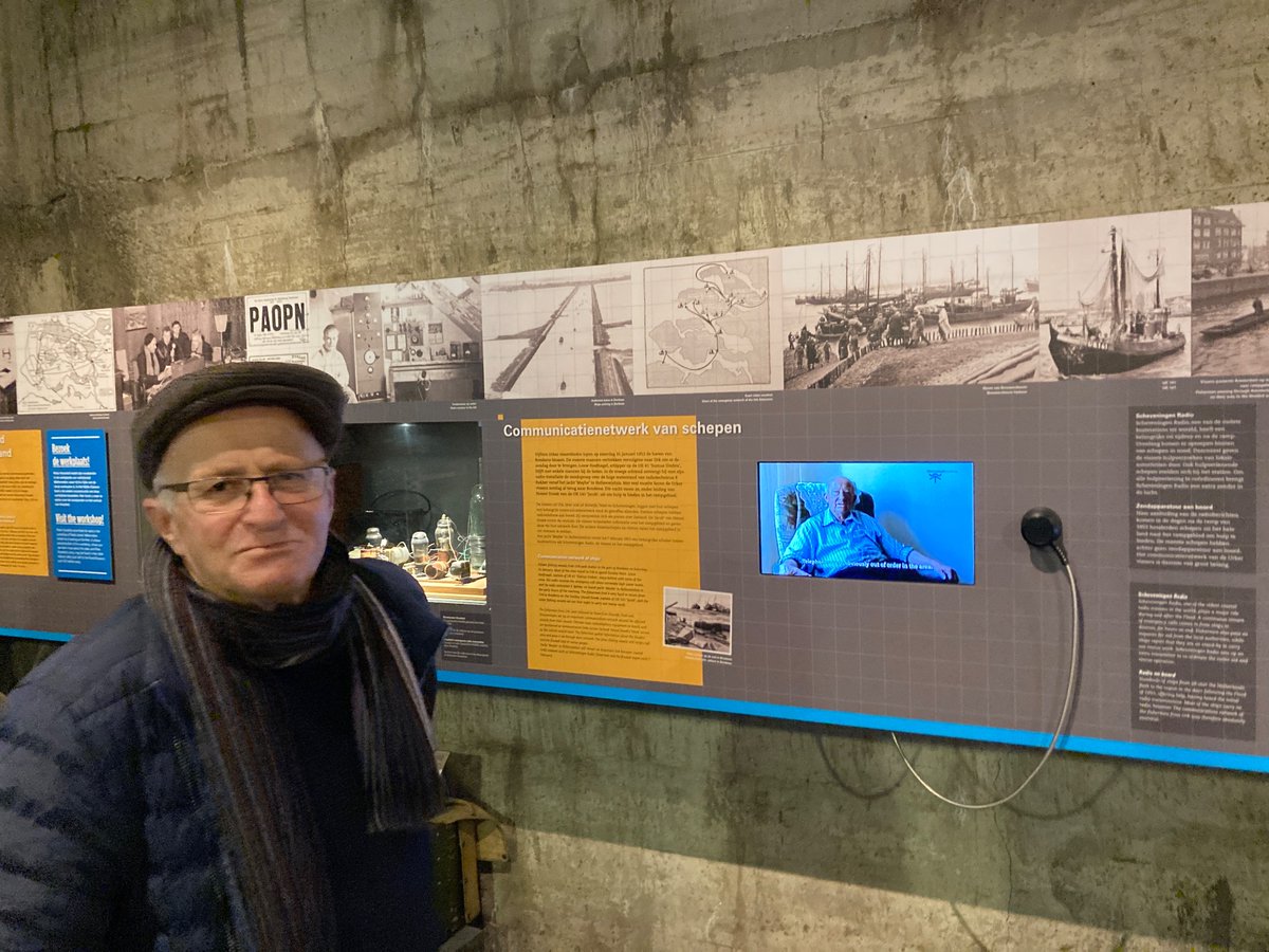 loginn's tweet photo. Links mijn vader. Rechts zijn oom Piet, die — zo bleek vandaag — in het Watersnoodmuseum in een filmpje vertelt over de reddingsacties van Urker kotters in 1953. Dit deed hij o.a. met zijn broers: waaronder de vader van mijn vader. Oom Piet is inmiddels 95. Levende geschiedenis. https://t.co/Z2ifGtvcaj
