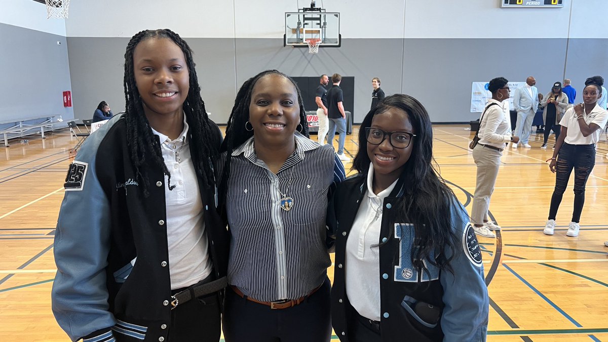 Justin Barney (@justinbarneytv) on Twitter photo From <a href="/JRHSLADYTROJANS/">Ribault Lady Trojans Basketball</a> at <a href="/highschool912/">High School 9:12</a> hoops media day, Kayla Massey, Coach Shante Stevens and Destiny Donaldson. Shante remains one of the most prolific athletes in state history and she’s been back coaching at her alma mater for years. From <a href="/JRHSLADYTROJANS/">Ribault Lady Trojans Basketball</a> at <a href="/highschool912/">High School 9:12</a> hoops media day, Kayla Massey, Coach Shante Stevens and Destiny Donaldson. Shante remains one of the most prolific athletes in state history and she’s been back coaching at her alma mater for years.