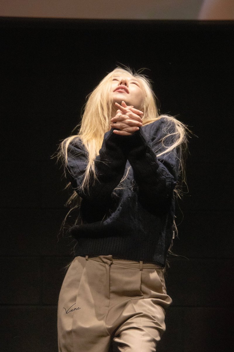 vane_417's tweet photo. 211023 Ktown4u FS

I’m sorry what is this this is not kpop this is heaven pop this is hpop

#WHEEIN #휘인 
#MAMAMOO #마마무 https://t.co/hNYTYWRt08