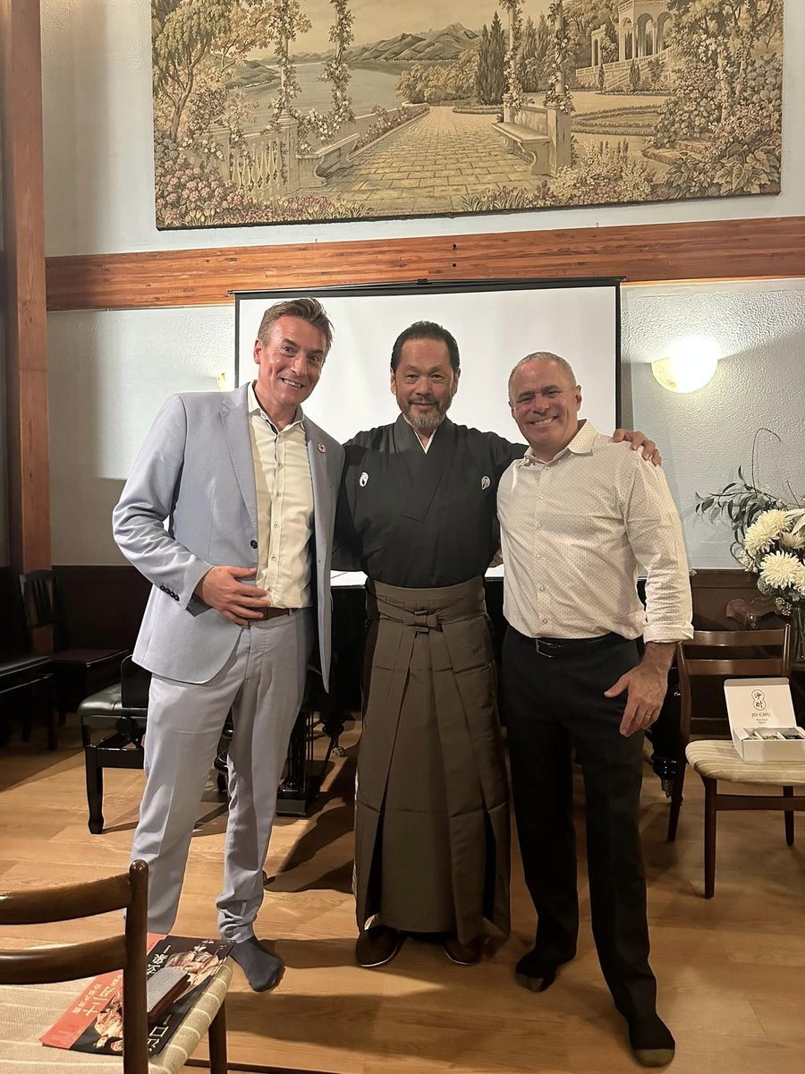 Milie88105's tweet photo. We had an amazing lineup of artistic performances which included Noh performance by Shonosuke Okura, an operatic performance by Roberto Di Candido。
#worldbeing #pdiegroup #schmitztokyo #crazyschmitz https://t.co/enTGH3H84z
