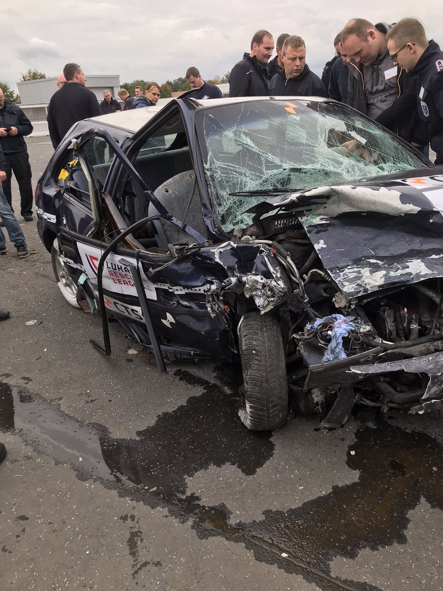 DynastartTools's tweet photo. Vandaag aanwezig bij de Crash Days van Lukas, Vetter en CTS chrashtest service in Münster. Interessante lezingen en een live chrashtest. https://t.co/wiVGgs6QPk