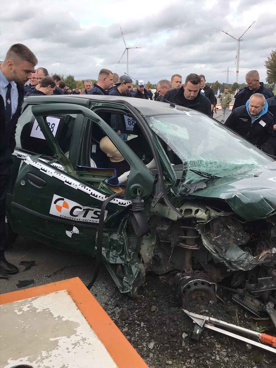 DynastartTools's tweet photo. Vandaag aanwezig bij de Crash Days van Lukas, Vetter en CTS chrashtest service in Münster. Interessante lezingen en een live chrashtest. https://t.co/wiVGgs6QPk