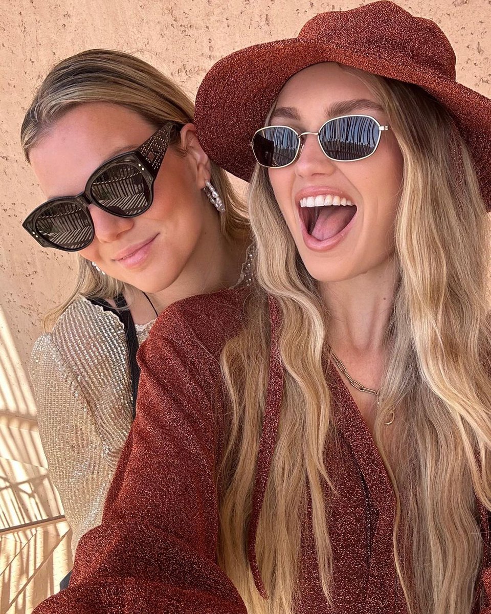 dailyromee's tweet photo. "Romee: Last minute girls trip 🍹" https://t.co/U6hEQYKi0R
