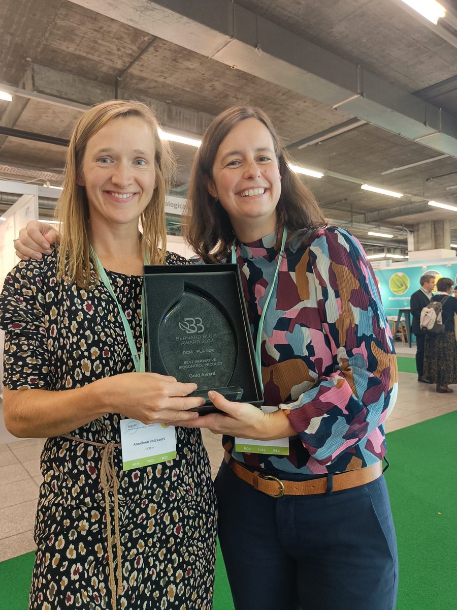 AnneliesJust's tweet photo. DCM wins the Bernard Blum Award 2023 for most innovative biocontrol product wit PEA-02! #Bacteriophages #dcm_organic #Innovation #Teamwork #ABIM https://t.co/9VXHEwwXah