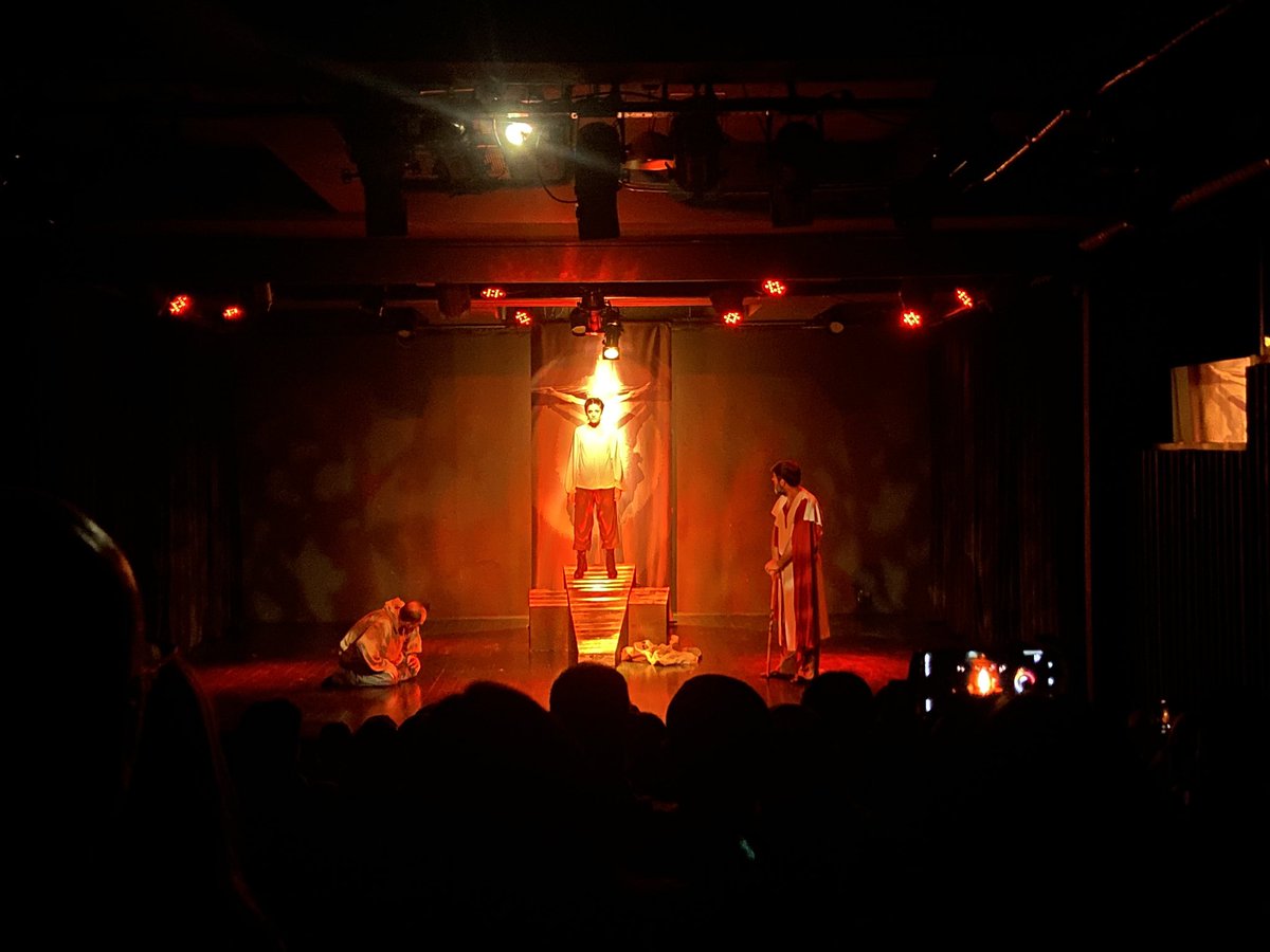 SenesNaber's tweet photo. Amed Şehir Tiyatrosu'nda "Jeanne d'Arc'ın Öteki Ölümü" oyununu izleme fırsatı buldum. Yerel kültürel etkinlikleri çok kıymetli buluyorum, benim için değerli bir deneyimdi. Oyun, Kürtçe olarak sahnelemesi ile de ayrı bir öneme sahipti. Emeği geçen herkesi kutlarım! https://t.co/aHPZfKlo5m