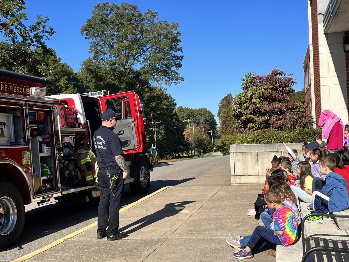MsLindGES's tweet photo. Thankful for Goochland Fire and Rescue for their commitment to educating and  keeping our students safe and sound. Always a good idea to get a refresher and learn something new! @GES_lions @glndschools https://t.co/G5fLzvhsNQ