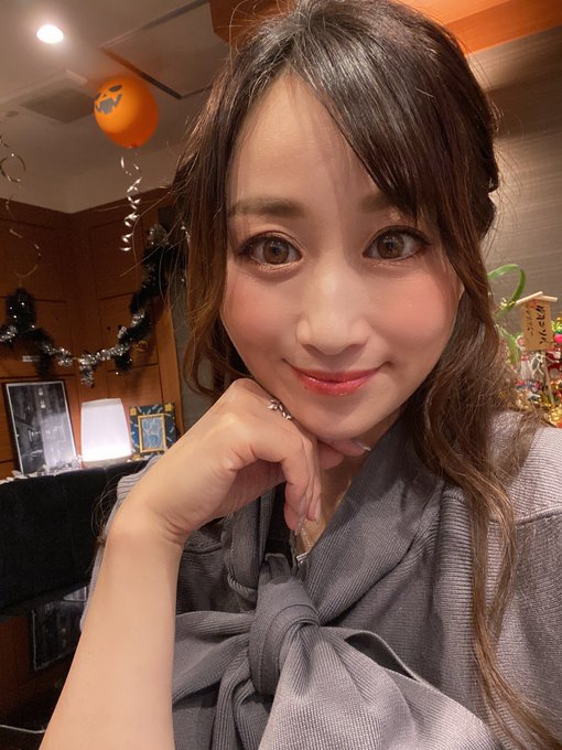 今日はラビリンス閉めまーーす💁&zwj;♀️ 次は２６日出勤だよ✌️🙆&zwj;♀️ また飲もうーー https://t.co/BXpTOUVSPY<a href="/tag/%E5%B7%9D%E4%B8%8A%E3%82%86%E3%81%86"class="tags"><span>#川上ゆう</span></a><a href="/tag/%E9%9F%93%E5%9B%BD"class="tags"><span>#韓国</span></a><a href="/tag/%E5%8F%8B%E7%94%B0%E7%9C%9F%E5%B8%8C"class="tags"><span>#友田真希</span></a>