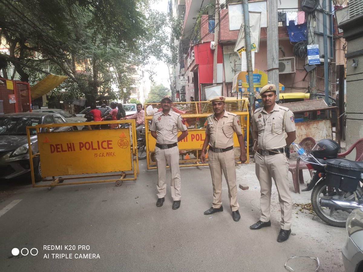 What an incredible thought by Delhi Police CR Park. Free ride to the Durga Puja Pandal for Sr Citizens.Way to go
<a href="/CPDelhi/">CP Delhi #DilKiPolice</a> <a href="/DelhiPolice/">Delhi Police</a> @CprWecare <a href="/Varungarg81/">Varun garg</a>  Hats off to SHO Ritesh ji for outstanding services to the society.Incredible handling of the huge rush of devotees!!!