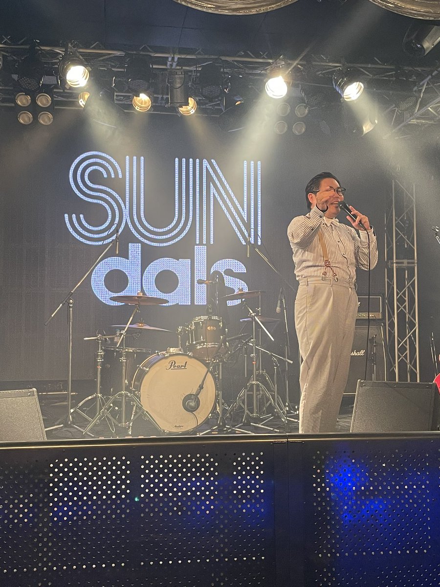 hz33s's tweet photo. 本日はこれ
ハシグチさんのイベントvol14!!
赤羽レイニー
SUNdals
めっちゃ映えて
新曲のROCKも良かった!!
ワンマンの準備万端👍
初レイニーおめでとう🎉
ハシグチカナデリヤさん
エンタメバンドだらけで、
最後に爽やかに終えるハッサン!
最高でした😀
#ハシグチカナデリヤ
#SUNdals https://t.co/XDc494Oege