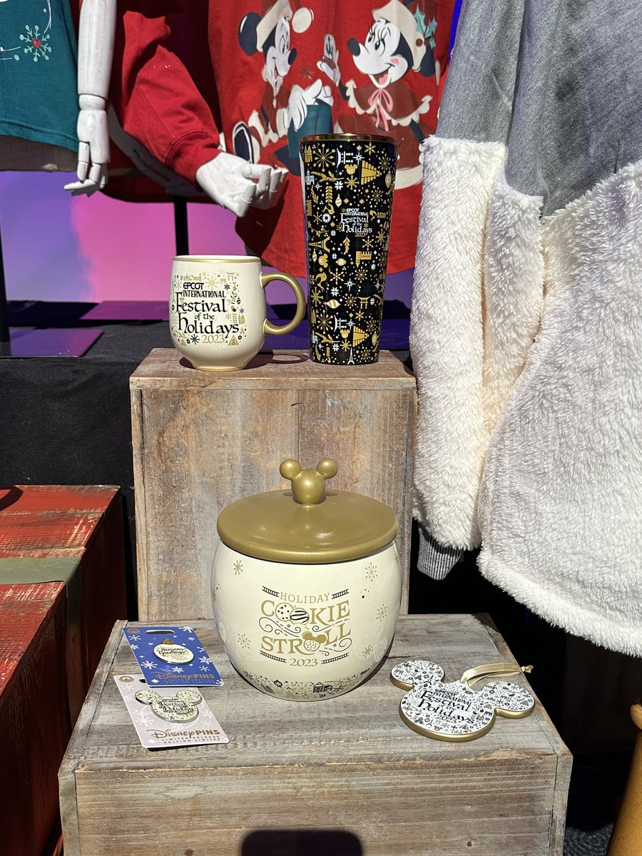 MickeyTravels's tweet photo. We got a glimpse of this years Christmas Merch! Take a look for yourself!👀

#EarMarked #BoundlessMagic https://t.co/zGe9UMQIyB