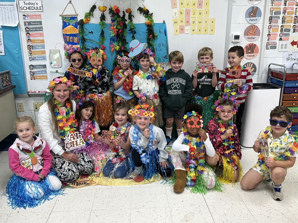 Watts_NMES's tweet photo. Last annual Hawaiian Luau with my favorite Kindergarten bunch! 
🌸 🌴 🏖️ ☀️ 🌺 💚 #MakingLearningFun https://t.co/4cWXlmzt0z