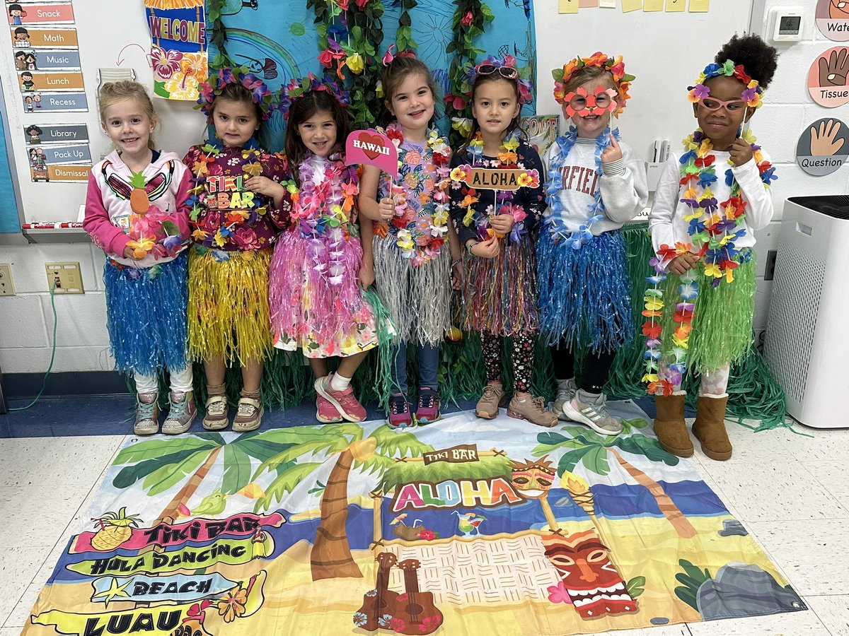 Watts_NMES's tweet photo. Last annual Hawaiian Luau with my favorite Kindergarten bunch! 
🌸 🌴 🏖️ ☀️ 🌺 💚 #MakingLearningFun https://t.co/4cWXlmzt0z