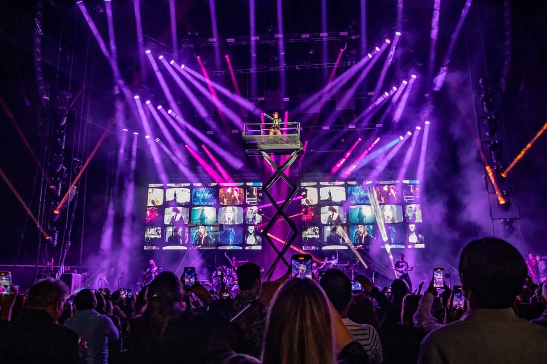 Al3jandraGuzman's tweet photo. Que difícil fue llegar
Lágrimas, sangre y sudor
Los peldaños que escalé
Ya muy caros los pagué

🎶🎙🎸 https://t.co/GVmDMfJc27