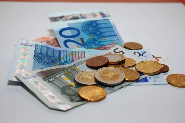 Voor Amersfoorters met een laag inkomen is er ook in 2023 een energietoeslag van 1.300 euro. Dit bepaalde het kabinet begin deze maand via de Wet eenmalige energietoeslag 2023. Lees meer hierover bitly.ws/Yn6z