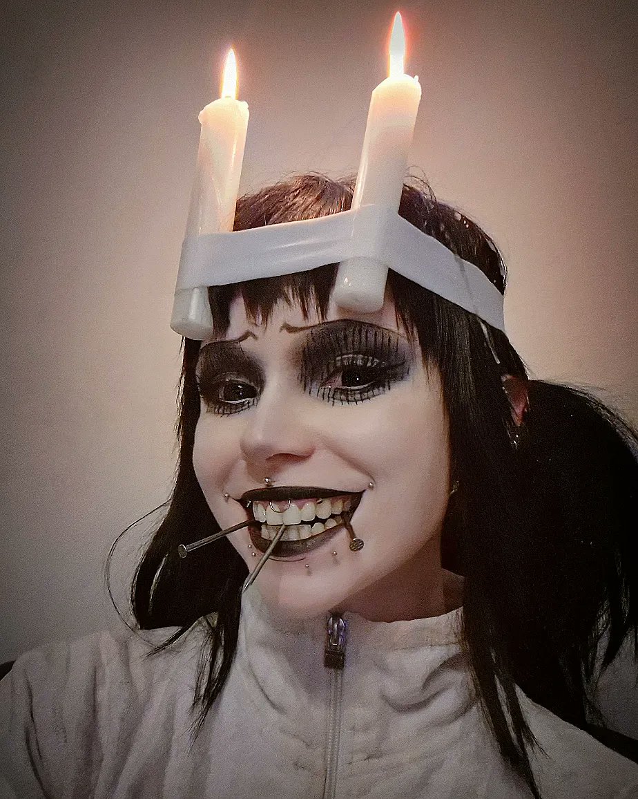 boo 👻
the candles were burning fr & I had wax almost dripping into my eye so I don't recommend doing this alone :^)
char: Souichi Tsujii
manga: Junji Ito Collection
#souichitsujii #souichi #junjiito #junjiitocosplay #junjiitocollection #cosplay #genderbendcosplay #cosplayer