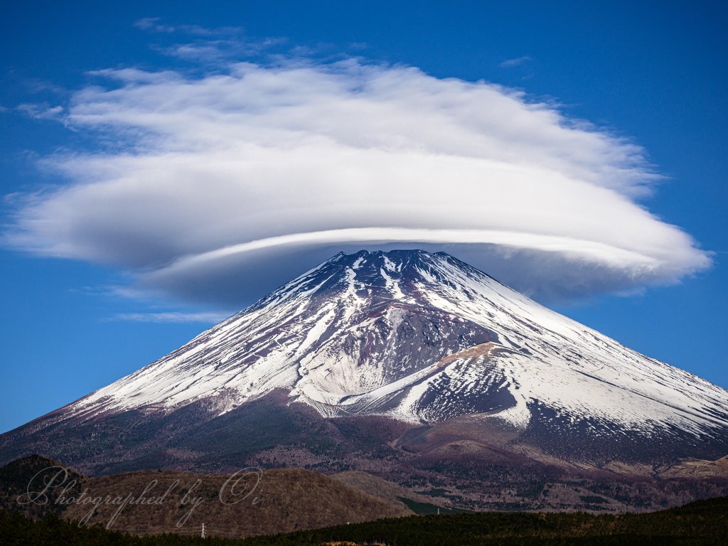 今までで一番度肝を抜かれた笠雲だった。 #富士山