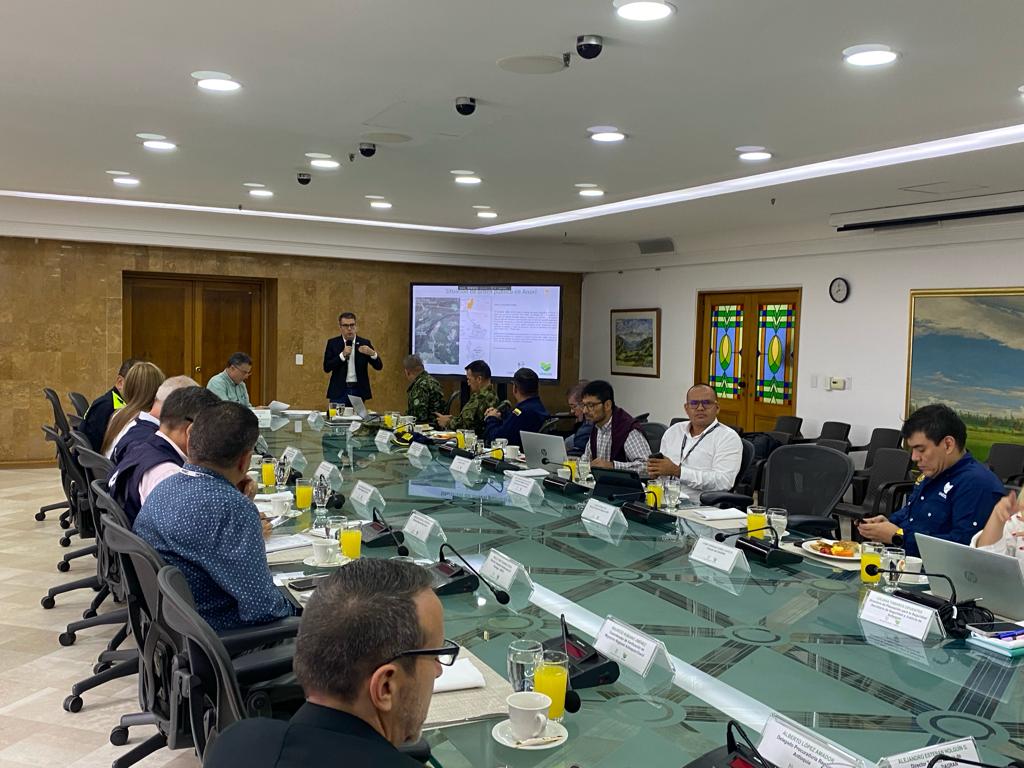 Ejercito_Div7's tweet photo. Nuestro cdte #GeneralMurillo, participa en el Consejo de Seguridad realizado en la @GobAntioquia, donde se buscan generar estrategias que permitan fortalecer el orden, la seguridad y el normal desarrollo de los próximos comicios electorales. #PlanDemocracia2023 https://t.co/T3hl1zaT6v