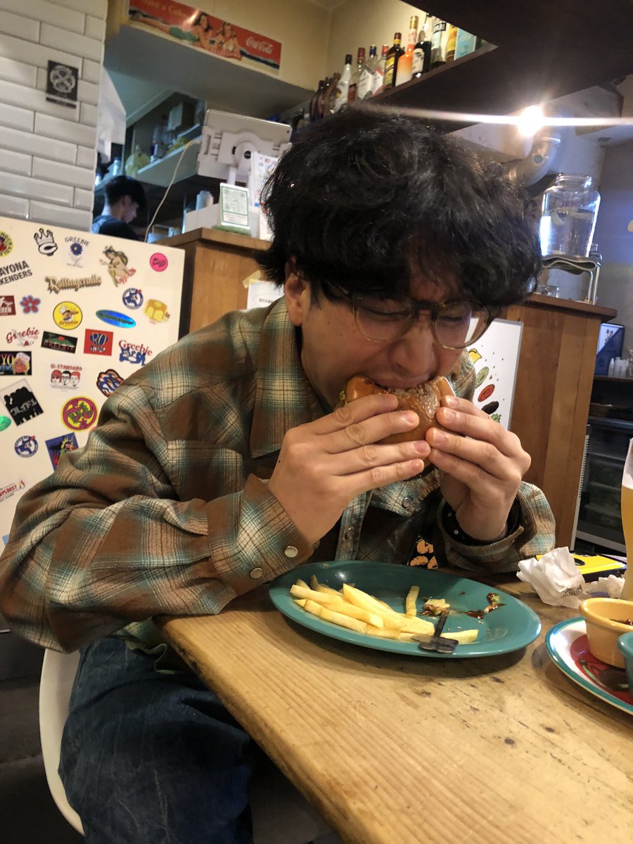 B_factory_jp's tweet photo. マカロニえんぴつのはっとりさんご来店🍔
ありがとうございました😊
またいつでもきてください🍔🍔🍔 https://t.co/YZEcTlJnDb
