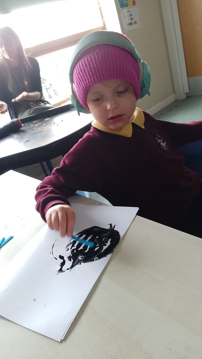 YsgolPenCoch's tweet photo. Otters class have been enjoying Halloween crafts this afternoon. We have made spider splats and spooky skeletons
#ysgolpencoch #ottersclass #Halloween
#craft https://t.co/L2v5i1eyYa