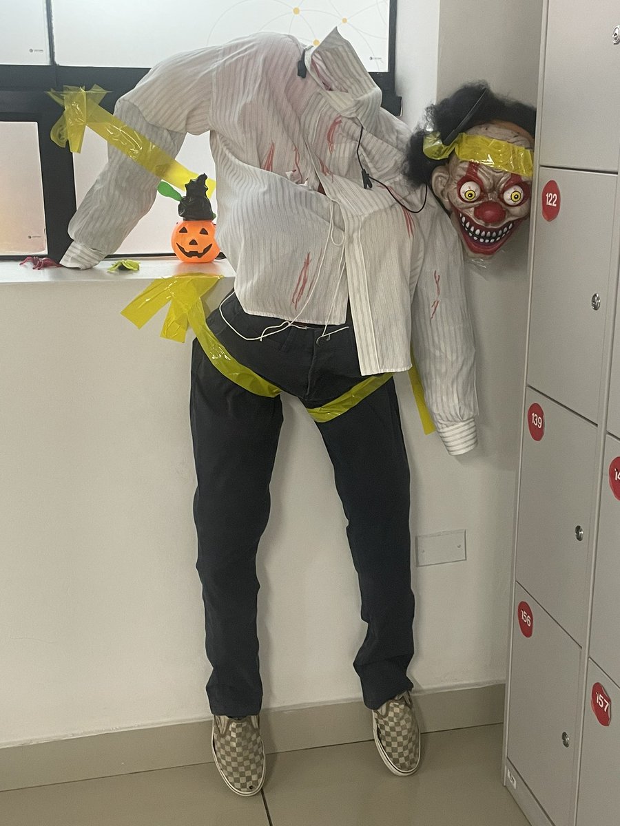 salazarcubasc's tweet photo. Q onda con el mostrito en mi trabajo, se viste mejor que  alguien q conozco haha https://t.co/IAuOGeCoF3