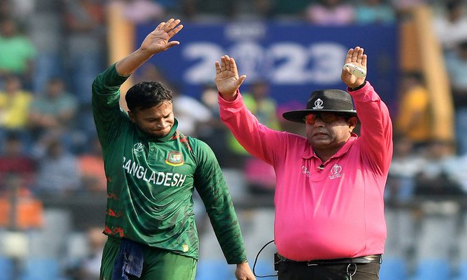 সরিষাবাড়ীতে খড়ের স্তুপে আগুন, জনতার হাতে এক নারী আটক