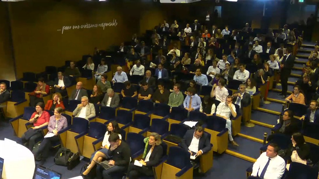 🔎 Le 17 oct, nous avons plongé dans le monde de l'#IA, du ML et de leur impact sur l'investissement responsable.  Des discussions captivantes et des informations essentielles sur les données ESG. Vous l'avez manqué ? Le replay est disponible ⏯️: institutlouisbachelier.org/replay_theme/f…